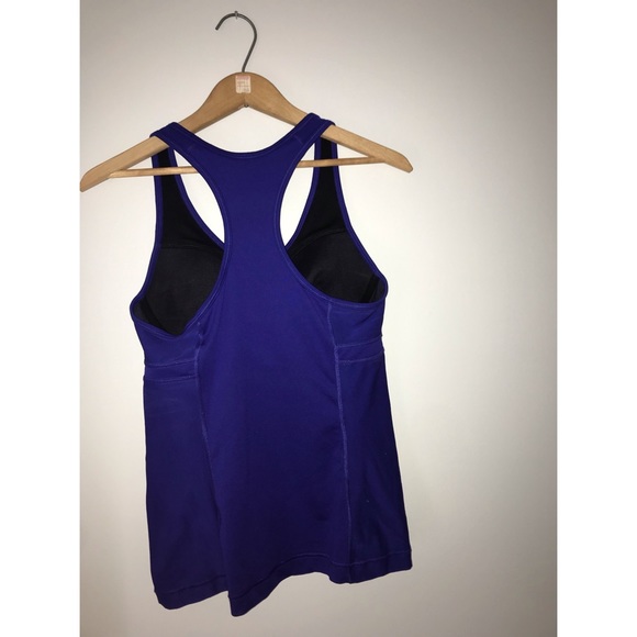 Nike tank top / built in bra - Picture 2 of 3